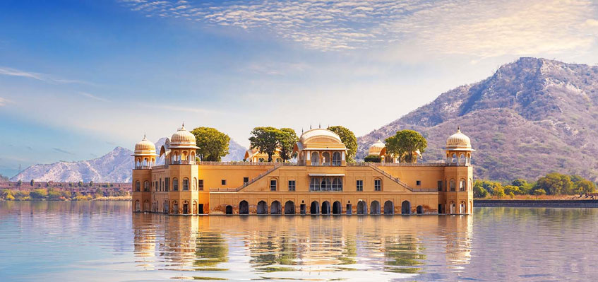 Jaipur Travel Guide – Best Forts, Bazaars & Cultural Experiences